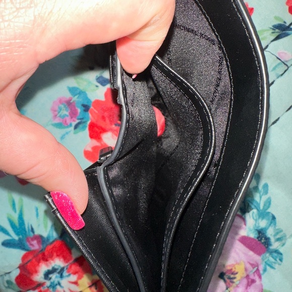 Michael Kors Wallet - Picture 4 of 11